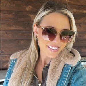 Meet your Posher, Molly